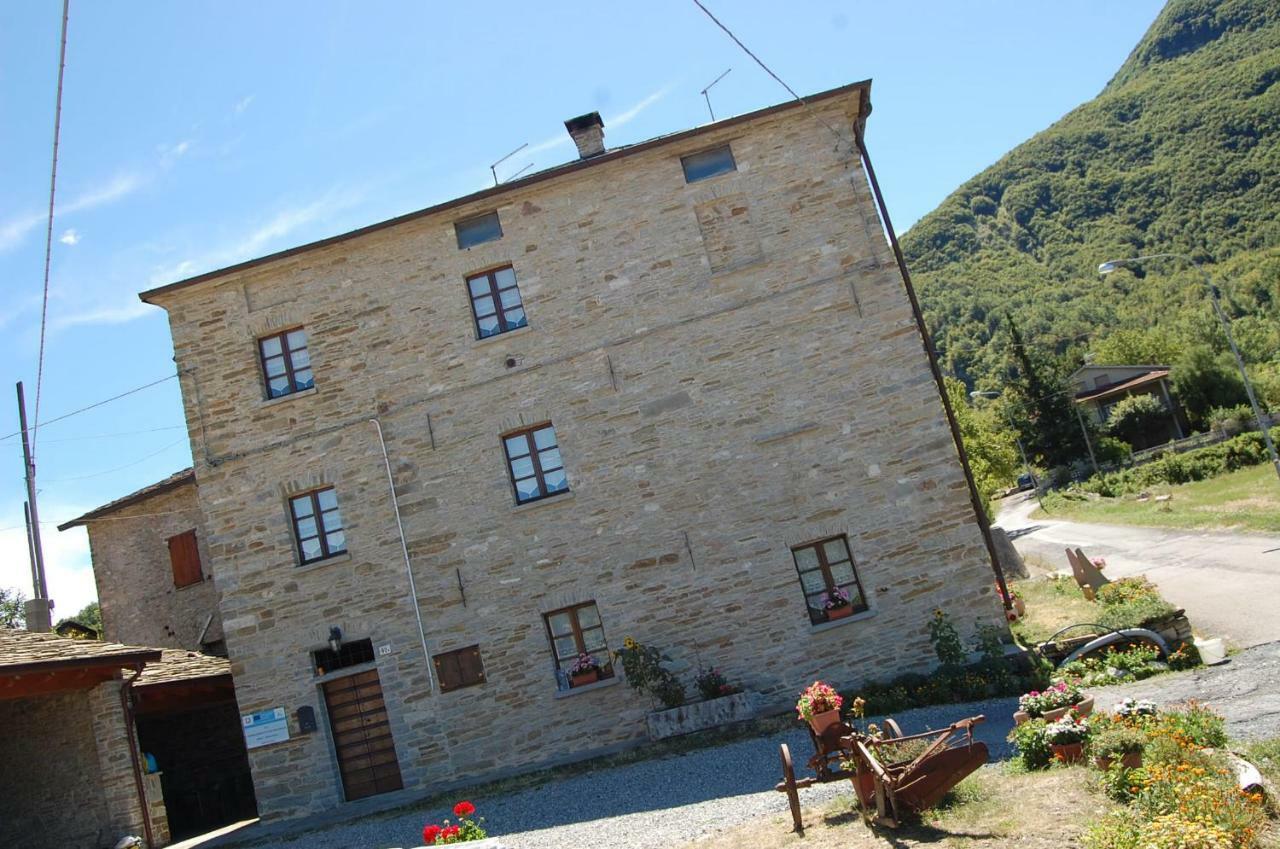 Appartamenti Cenni - Relais Su Lago Varsi Kültér fotó