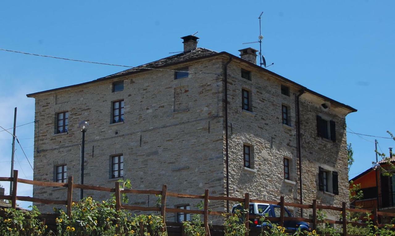 Appartamenti Cenni - Relais Su Lago Varsi Kültér fotó